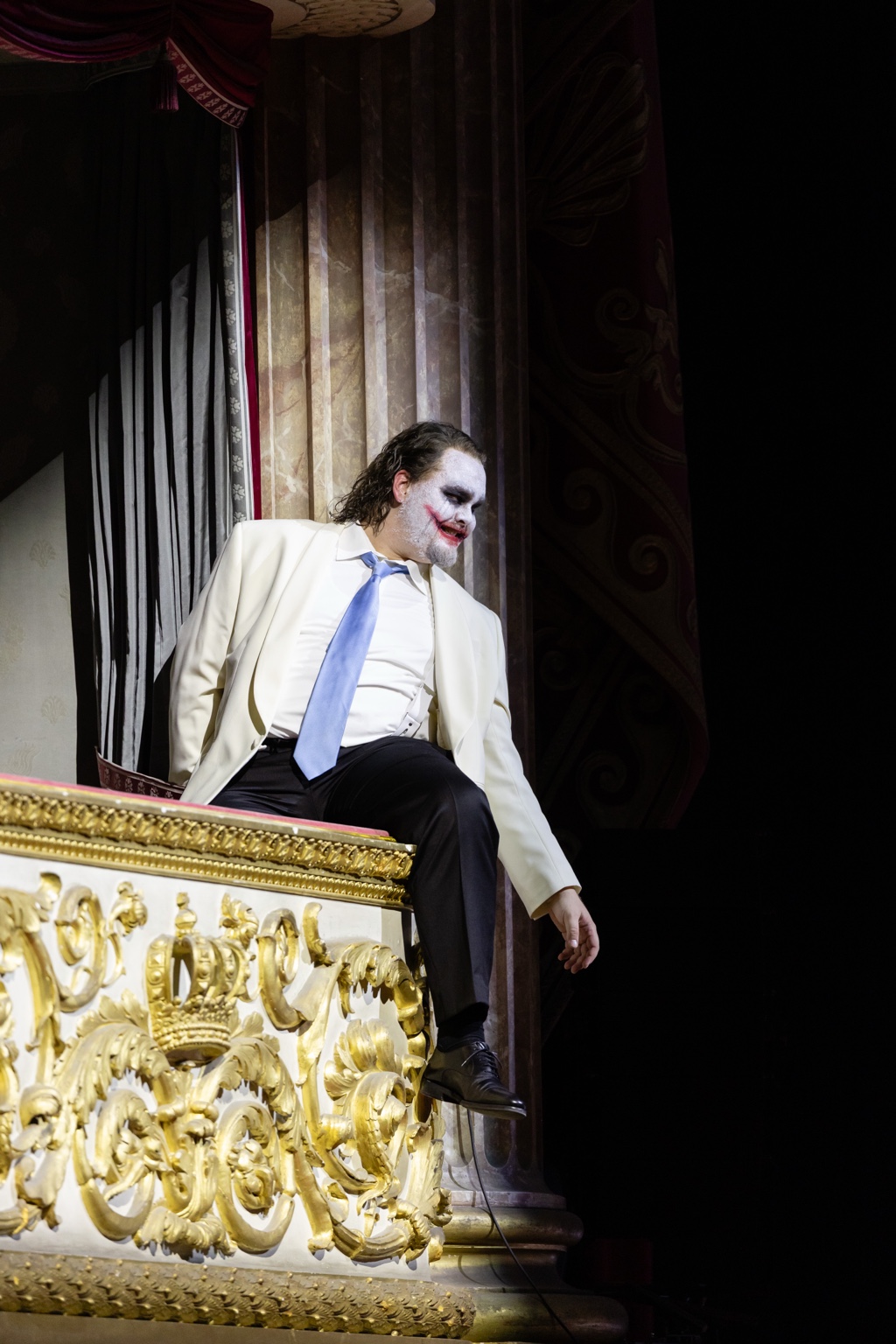 Alexander Grassauer als Don Fernando in Fidelio
