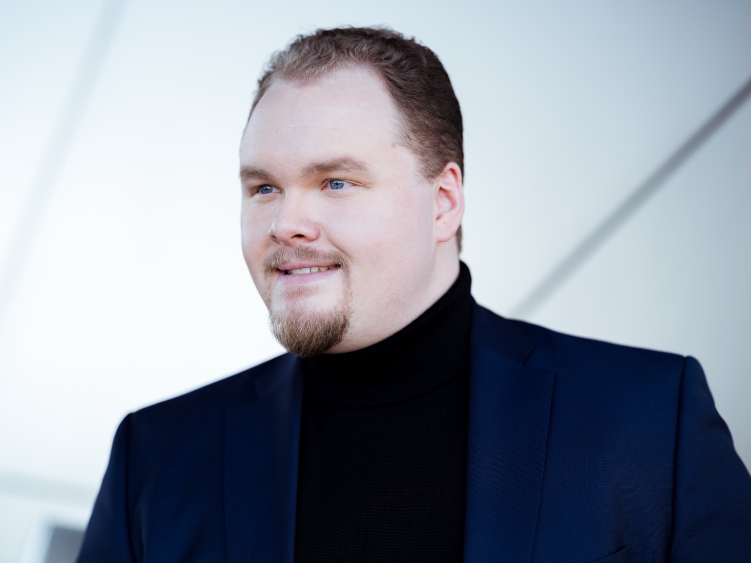 Alexander Grassauer · Bassbariton · © Geoffroy Schied